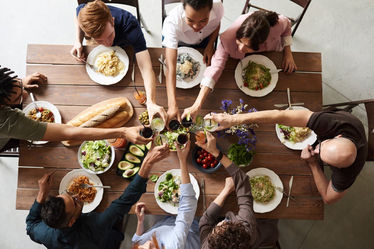 Planning Family Meals? Follow These Steps for a Fantastic Family Dinner Party